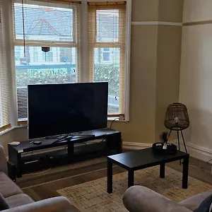 Large Three Bedroom With Roof Terrace Near Centre Apartment